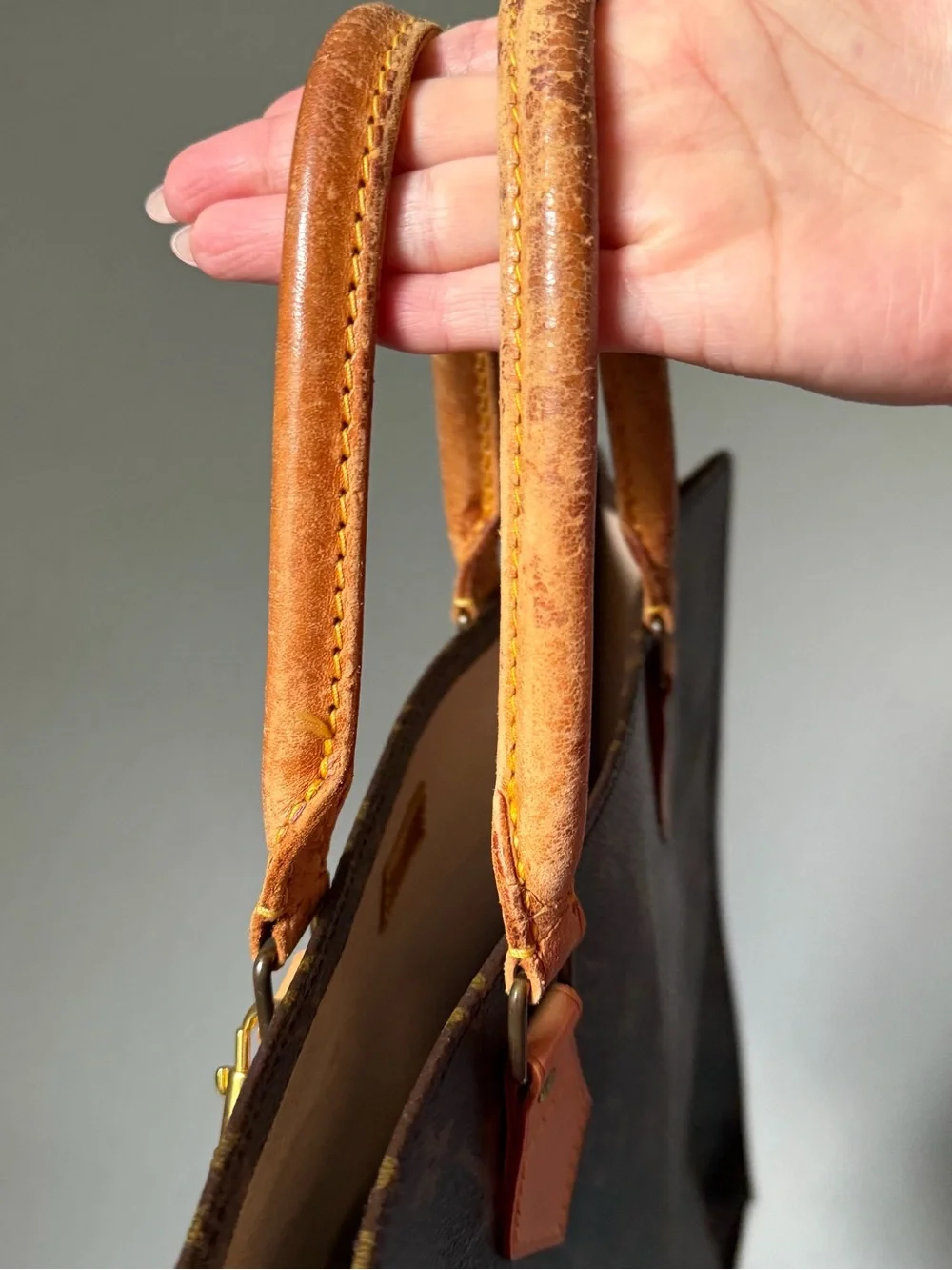 Louis Vuitton sac plat -vintage. Coa included